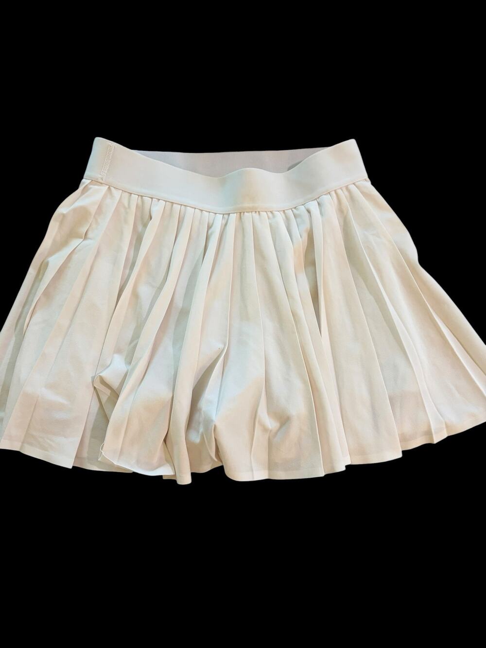 Aritzia Tna Pleated Tennis Skort Skirt White Gold Clover Logo Size M